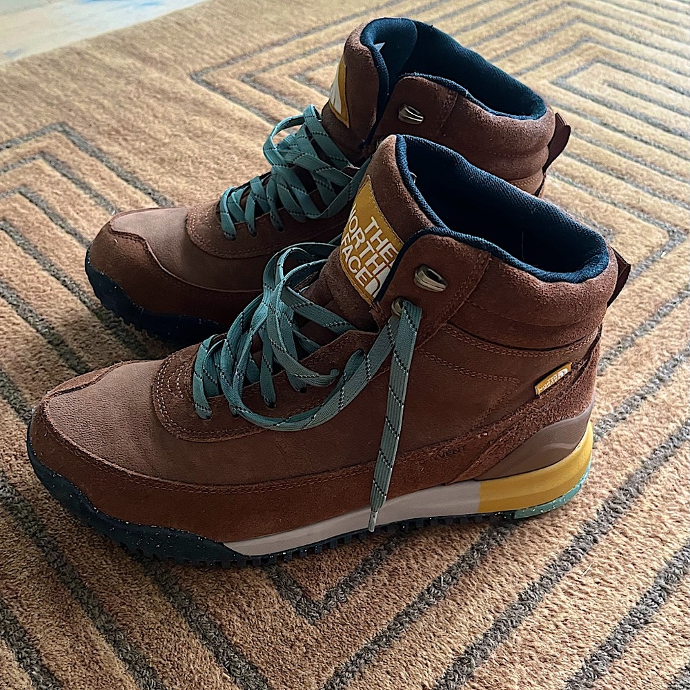 NWOT Men’s The North Face hiking boots size 11